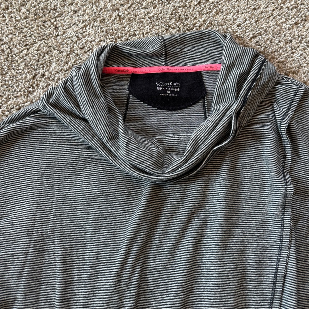 Calvin Klein Top - Picture 3 of 4